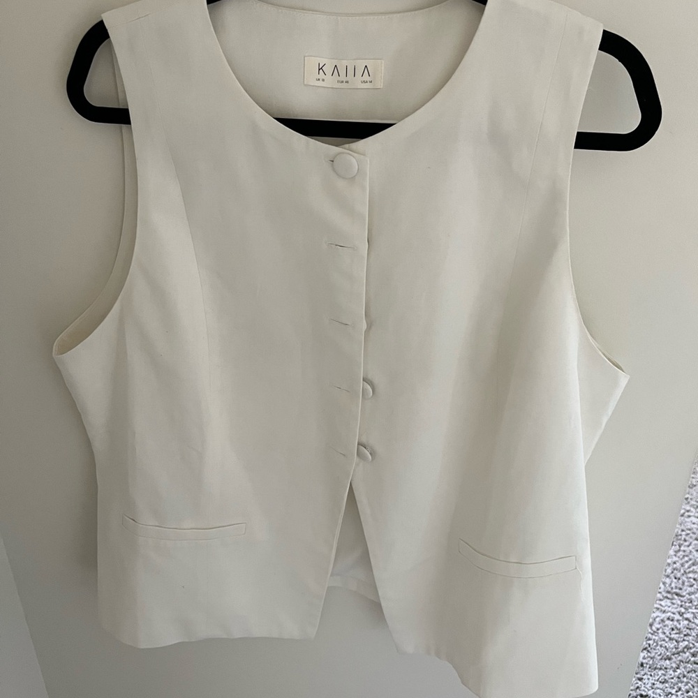 Kaii Ivory Button-Down Sleeveless vest/waistcoat